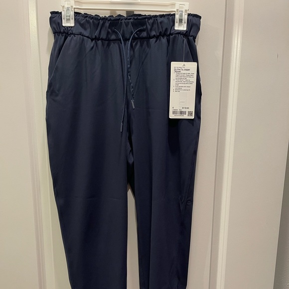 Lululemon navy on the fly mid rise jogger - Picture 2 of 3